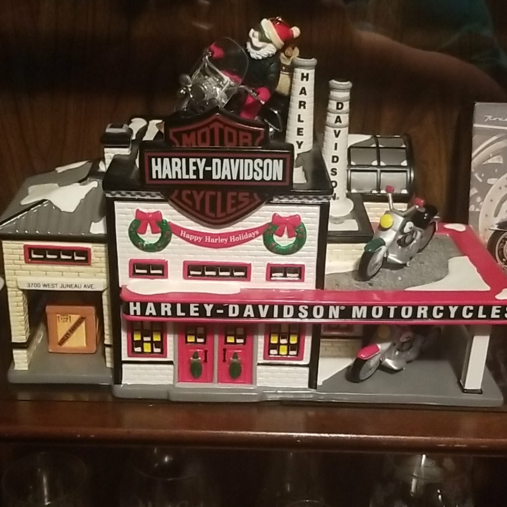 Harley Davidson Christmas motorcycle shop